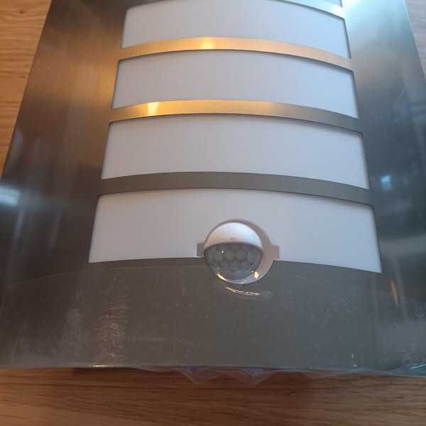 НОВО! Стенна лампа със сензор, 12W, неръждаема стомана, IP44