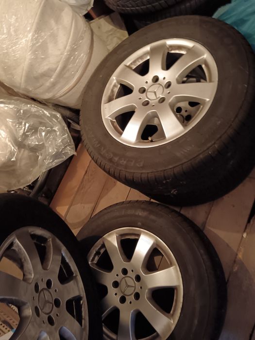 Гуми с джанти Мерцедес