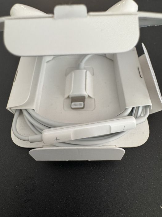 Нови оригинални Apple жични слушалки