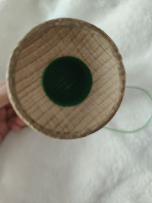 Kendama USA + ața de rezervă.