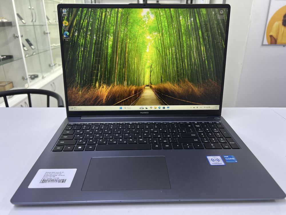 Huwaei intel core i3-12 Ram 8 gb ssd 512 gb