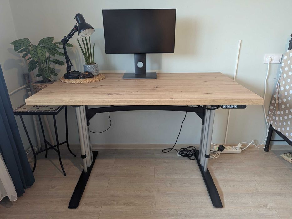 Електрическо бюрo с регулируема височина, цена 350лв