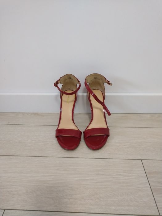 Sandale cu toc Graceland