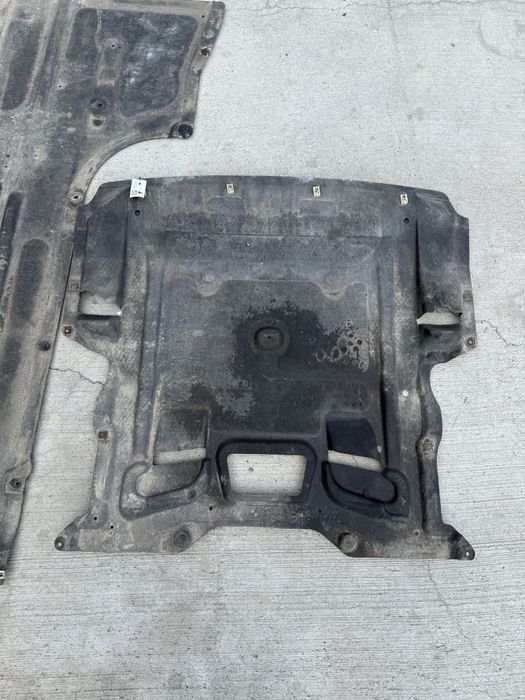 Scut motor /cutie /lateral Bmw f10 F06 F12 F01