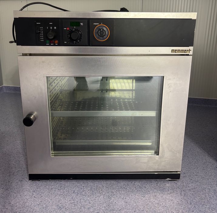 Cuptor de uscare\etuva de laborator Memmert UE500
