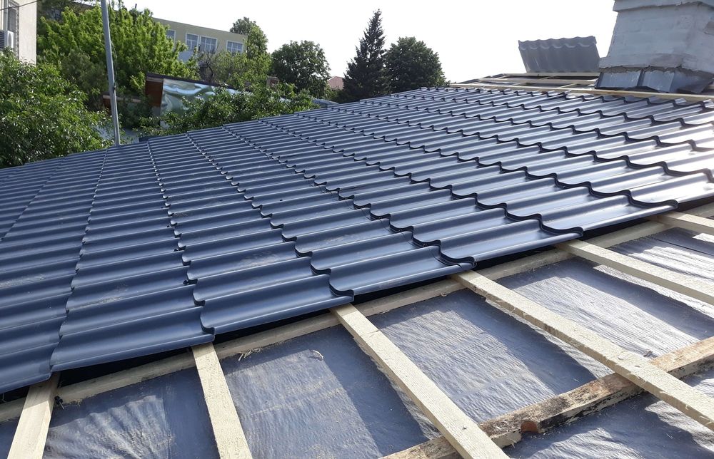 Vopsire acoperișuri din tablă cât și din Țiglă ceramică