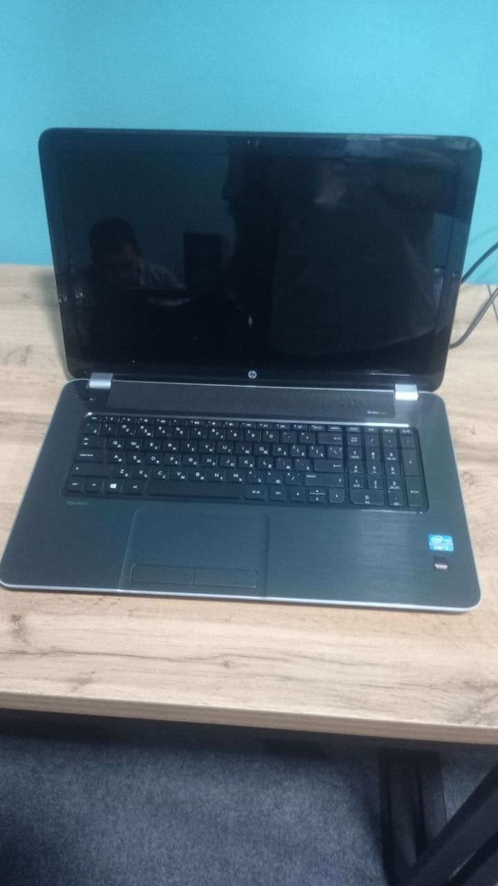 HP pavilion 17.3 core i5