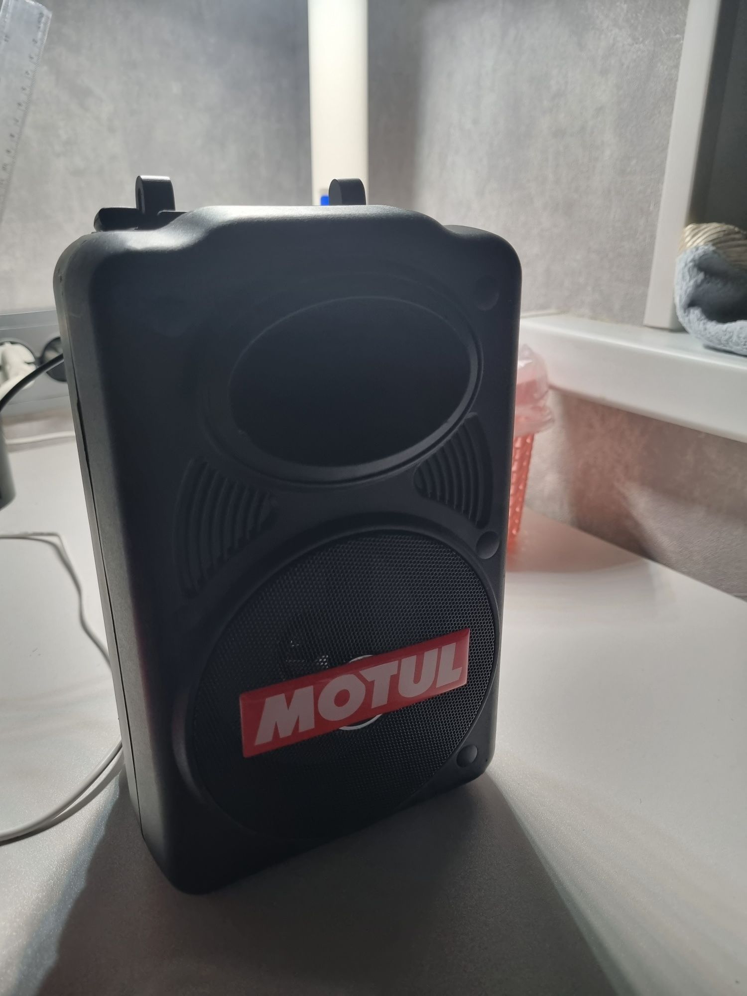 Продам колонку громкую с надписью MOTUL