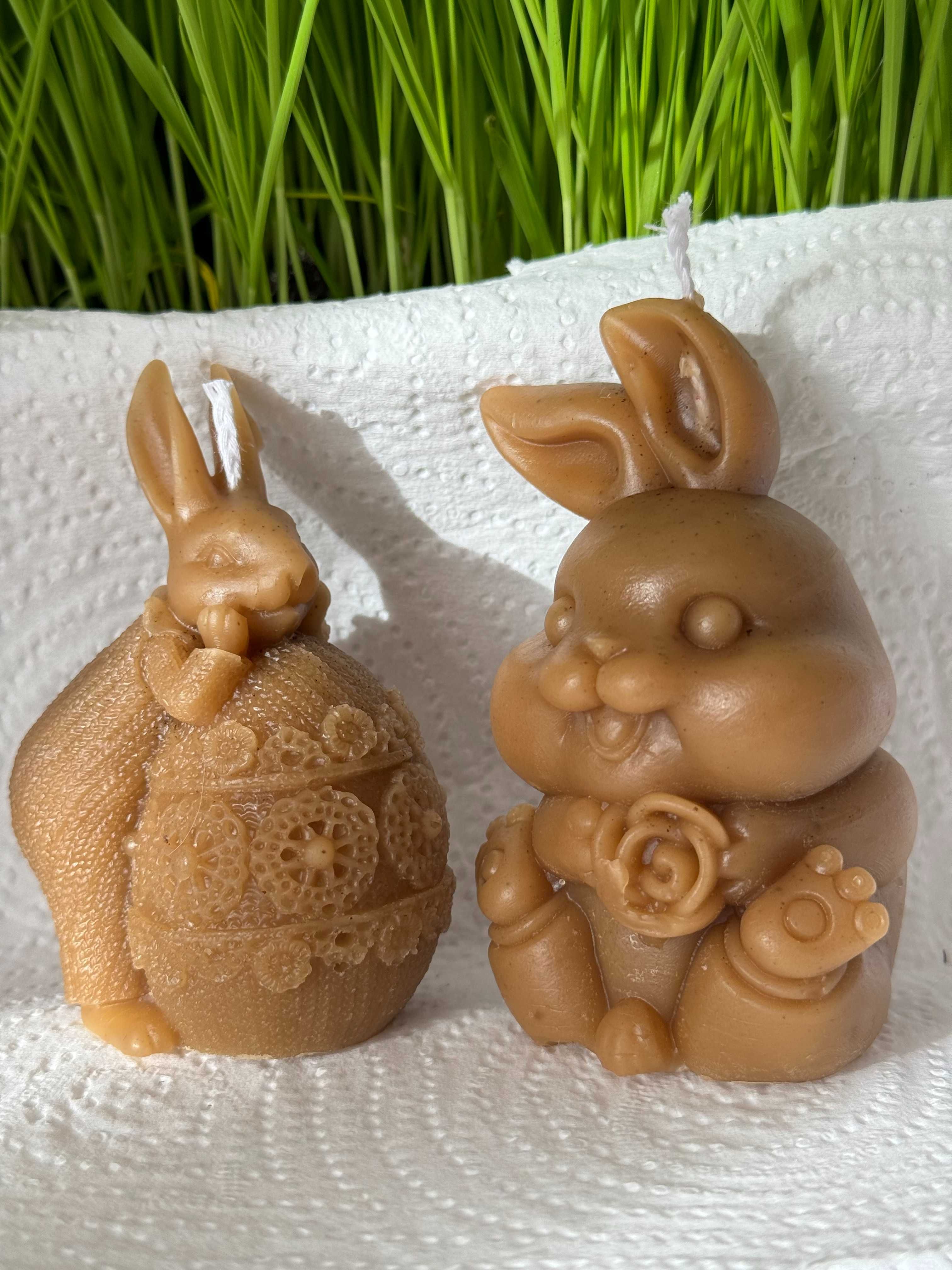 Figurine de ceară iepurași și ouă de Paște