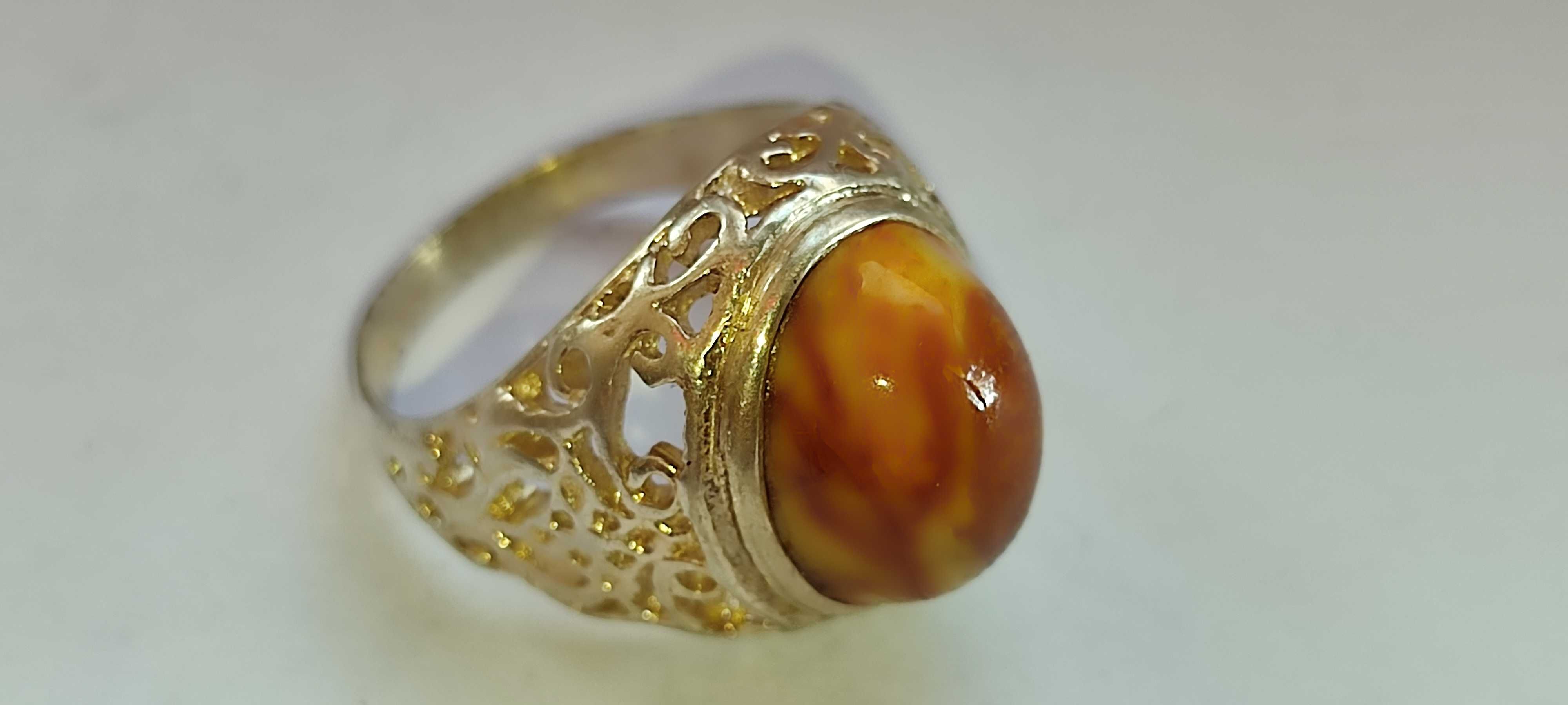 Женское серебряное кольцо с камнем ЯНТАРЬ
