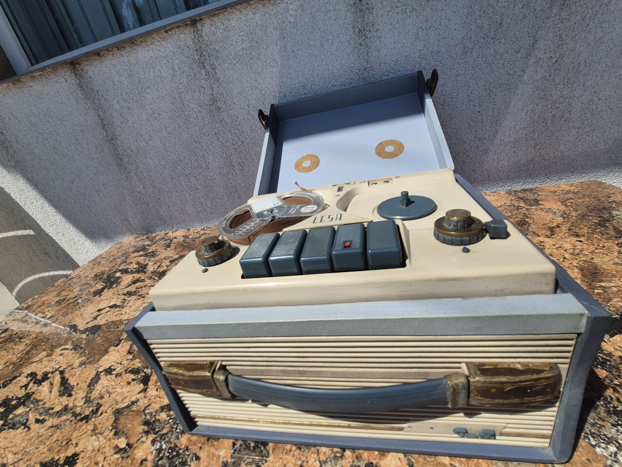 Vând magnetofon LESA ,model LS3,made in Italy