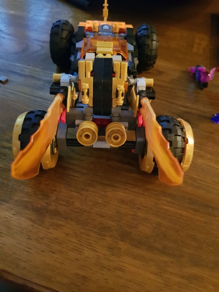 Cole's Dragon Cruiser LEGO направено