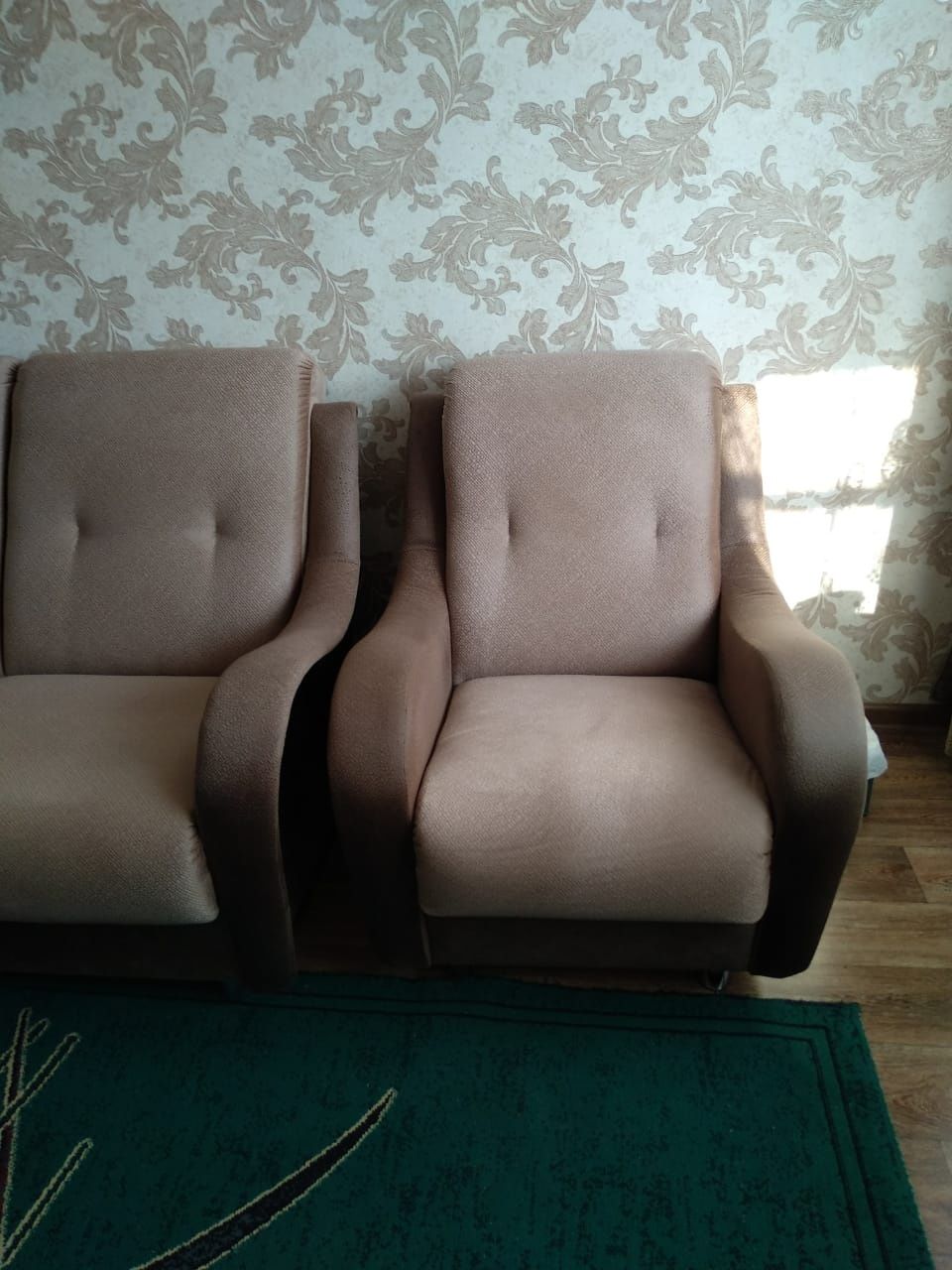 Продам диван-книжку и 2 кресла