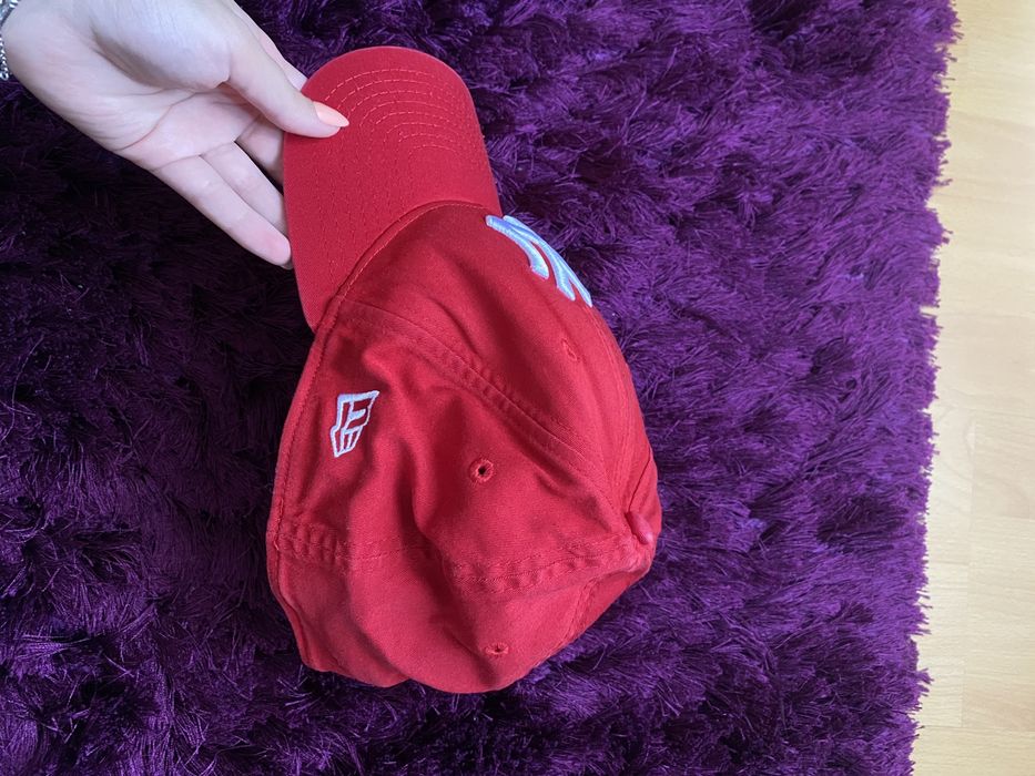 Șapcă New Era roșie