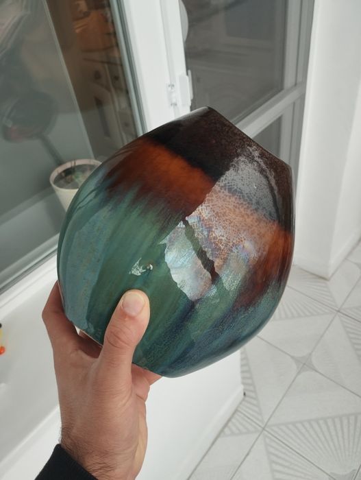 Много красива малка ваза