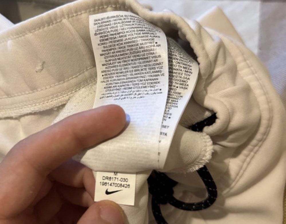 Pantaloni nike tech