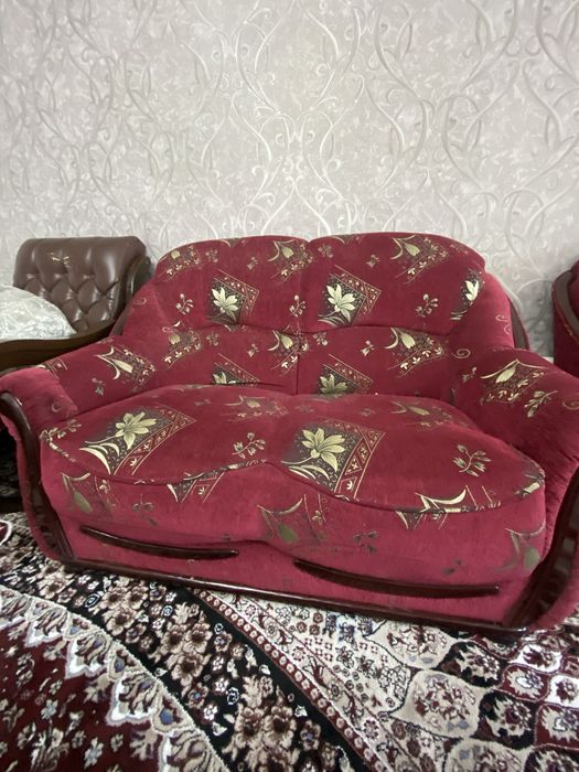 Продается мягкая мебель диван с креслами
