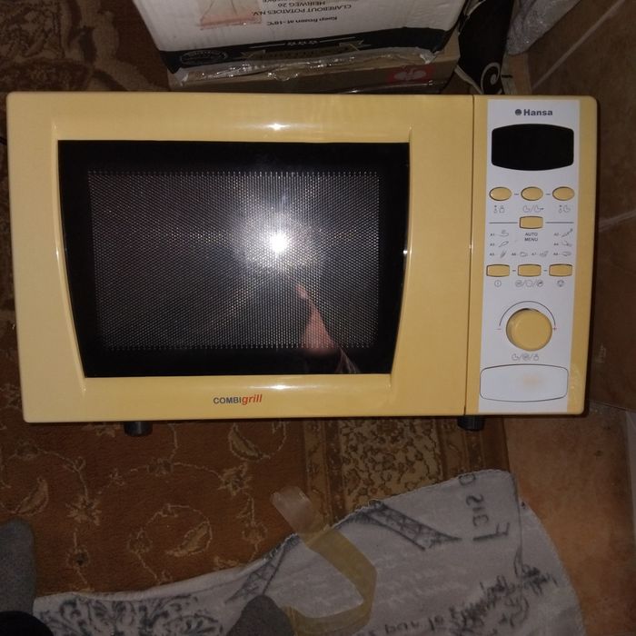 Cuptor cu microunde cu multiple functii