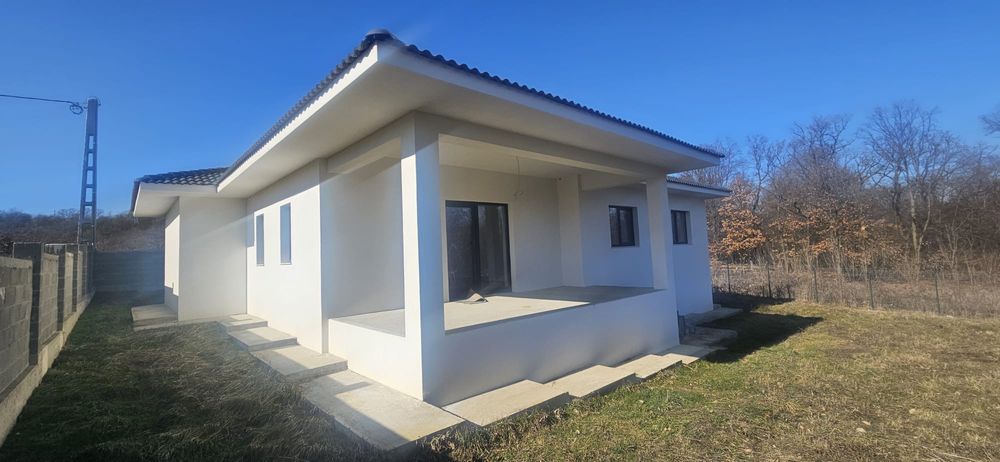 Casă noua, finisată premium.