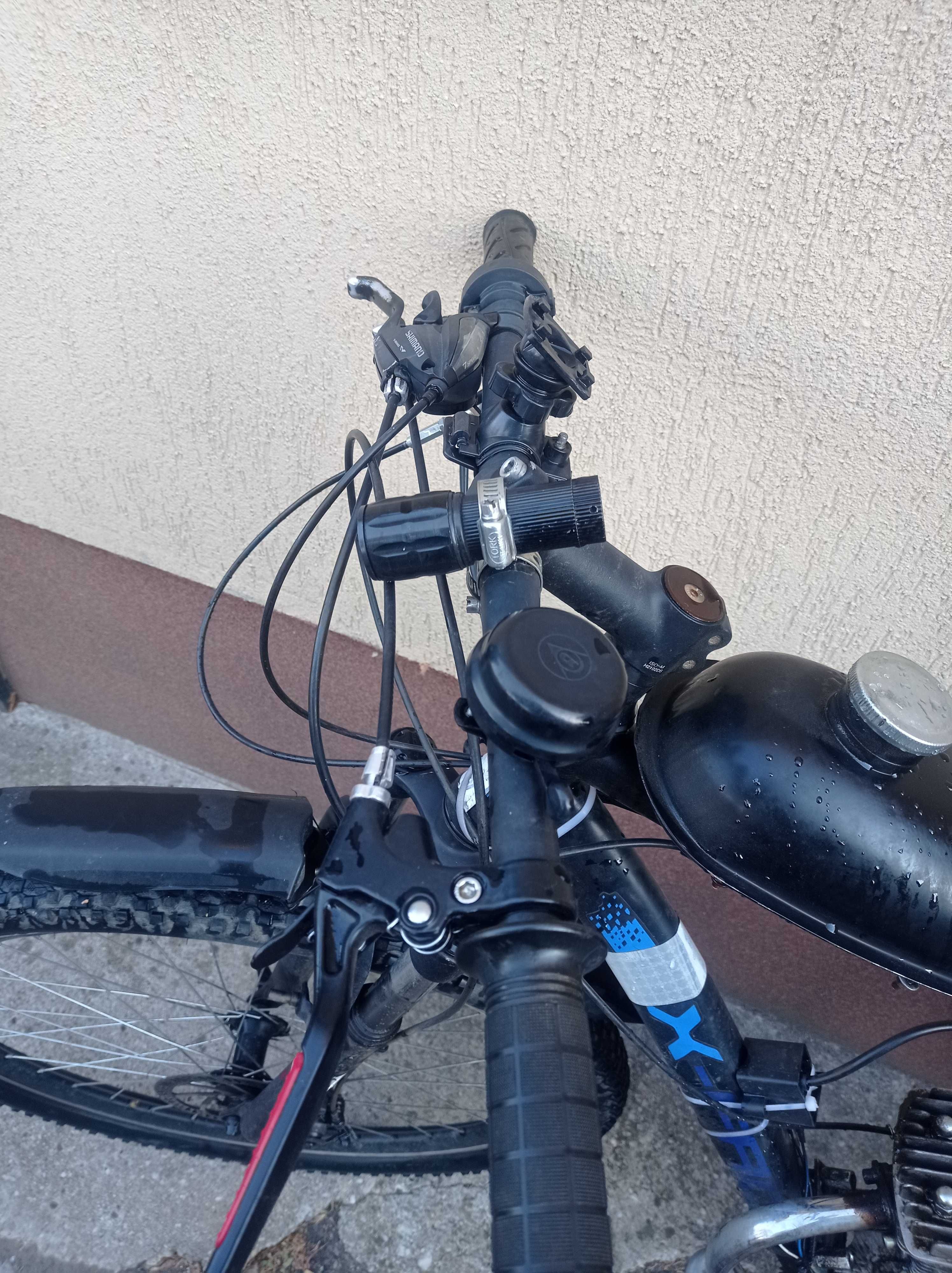 bicicleta cu motor pe benzina