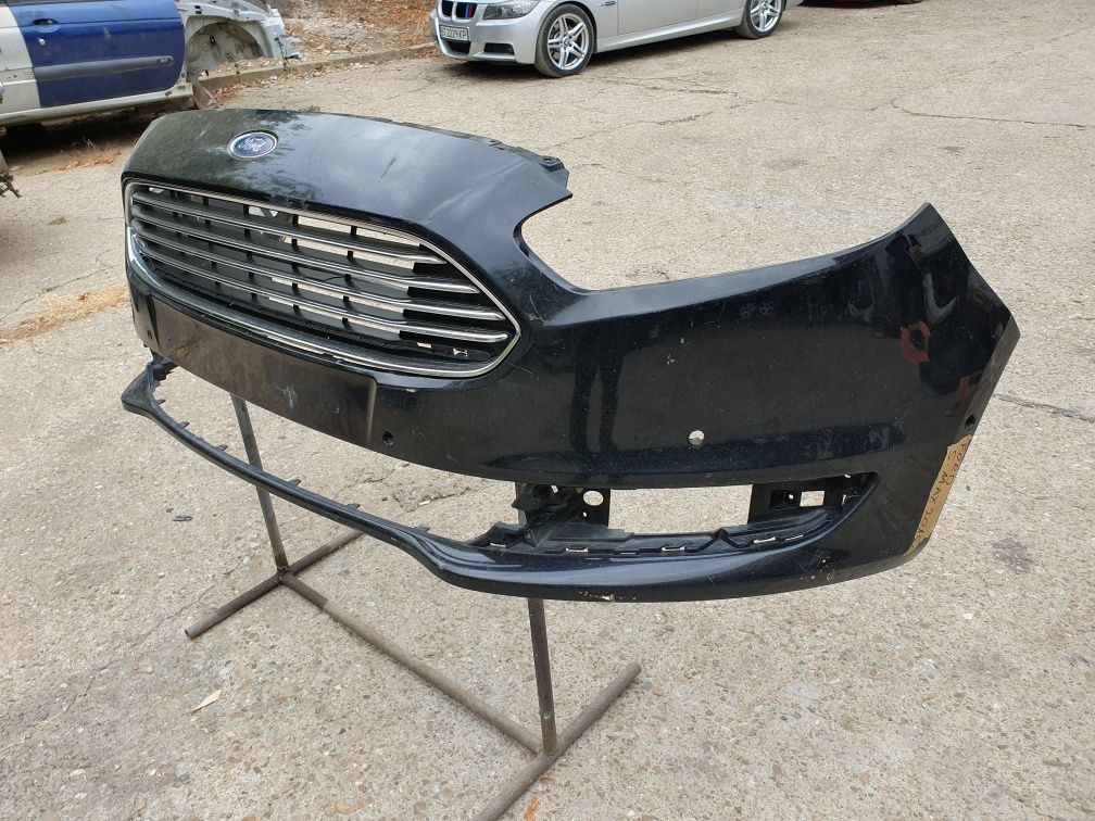 Оригинална предна броня за Ford S max.Predna bronq za Ford S max