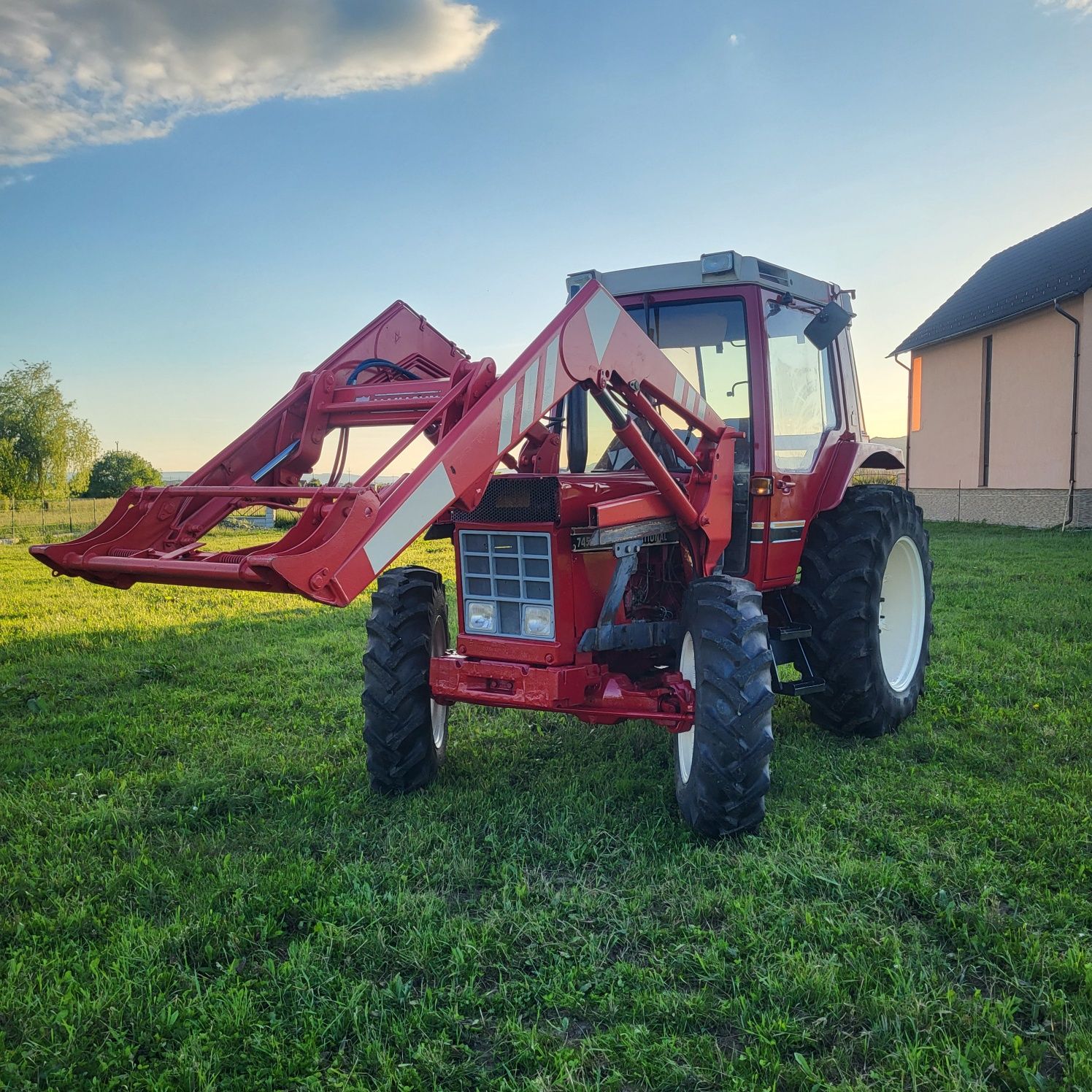 International 745XL