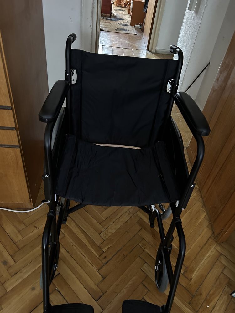 scaun cu rotile nefolosit
