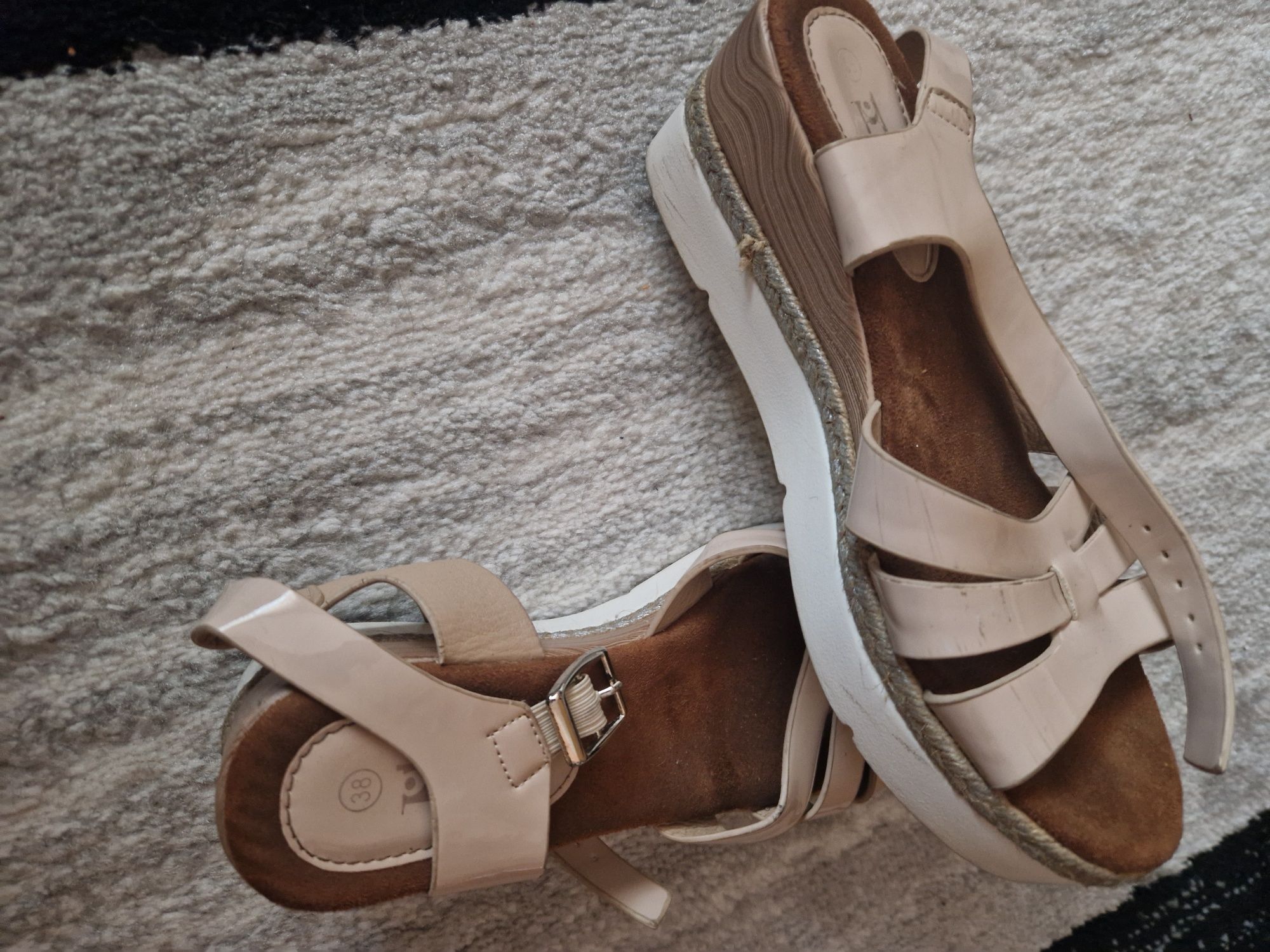 Sandale foarte dragute