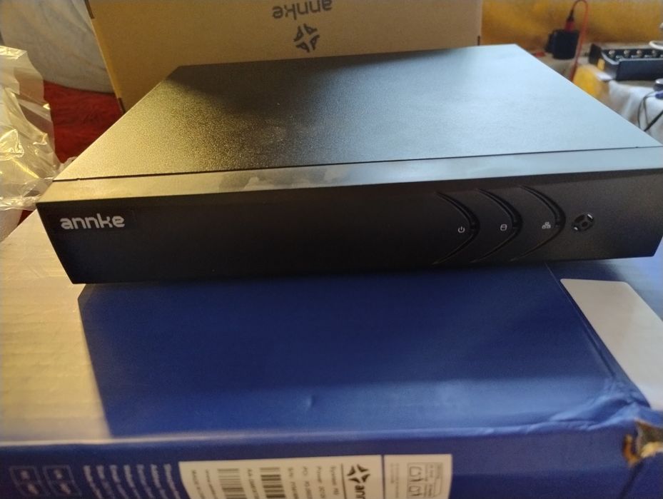 ANNKE DVR/NVR DW81KD 8 канален 2TB(toshiba)+4бр. 5MP камери