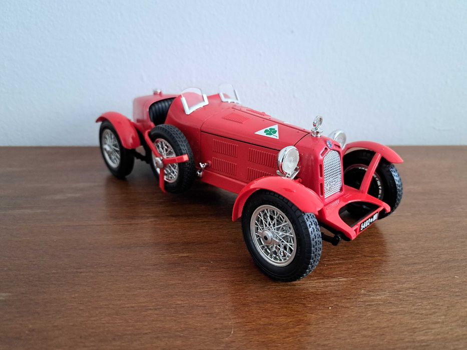 Machete Bburago la scara 1:18 Mercedes, Alfa Romeo, Jaguar, Bugatti