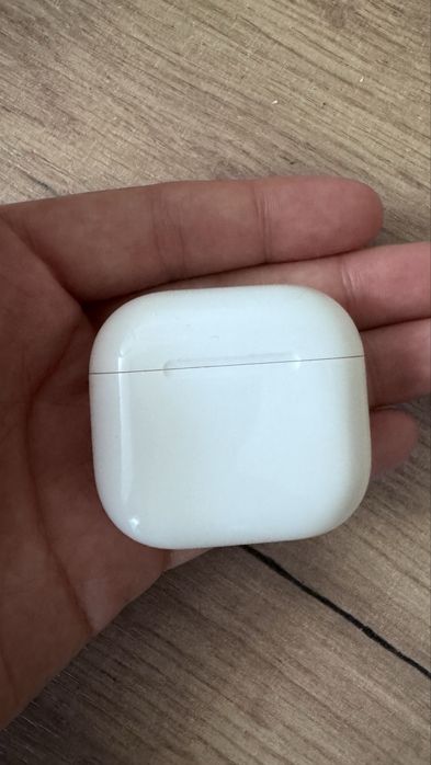 AirPods 4 зарядный кейс  Оригинал, как новый