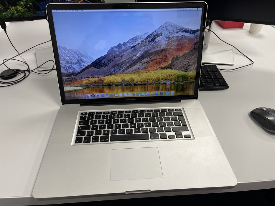 Apple Macbook Pro 17”