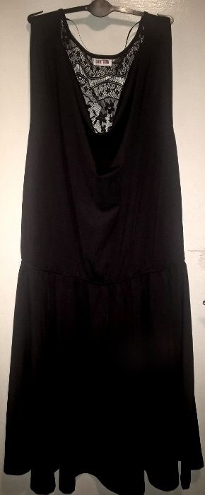 Черна дамска рокля с дантелен гръб