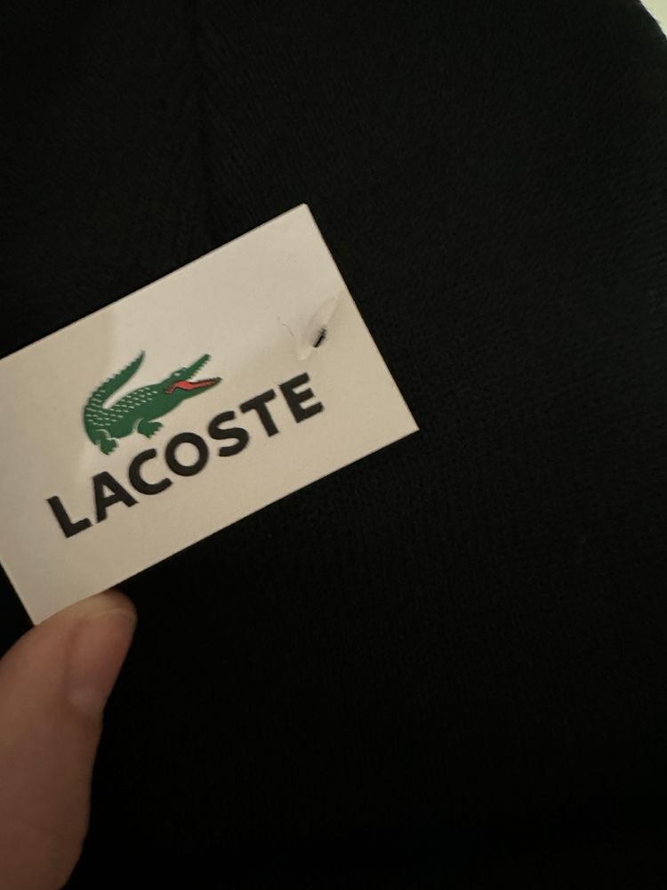 Продавам шапка lacoste