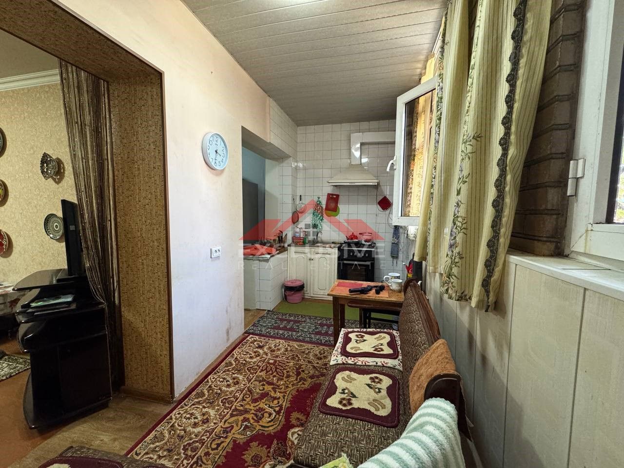 Продается трехкомнатная квартира. Азиз базар, 7 школа.