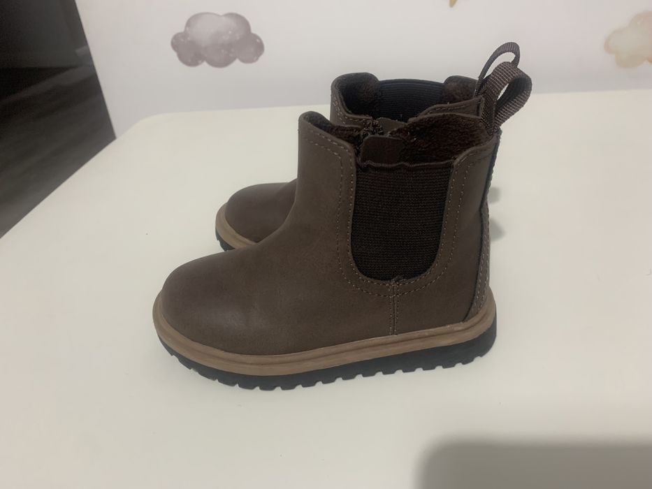 Vand Ghete H&M si UGG pentru copii