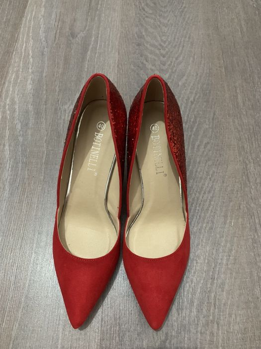 Vând pantofi noi marimea 40