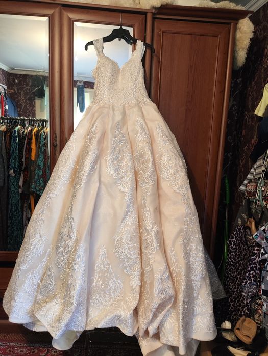 Продам свадебные платья