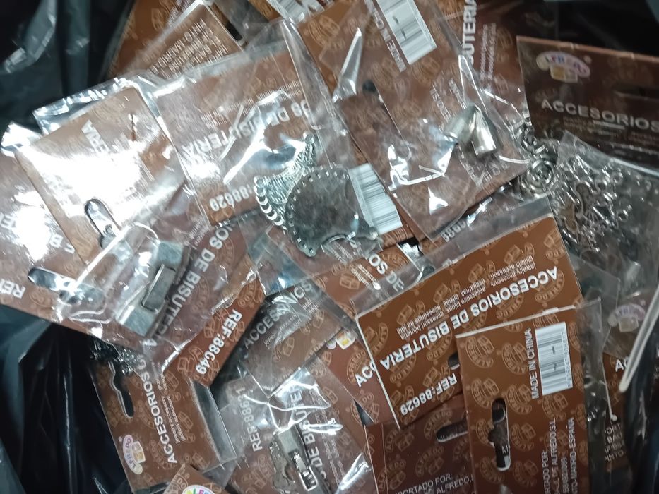 Accesorii metalice pentru bijuterii. 100 lei pentru 100 pungute.