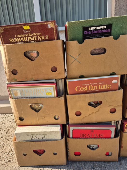 Vând Lot 150lp Discuri Vinil cu muzică clasică mixta 

Artiști:

- Fr