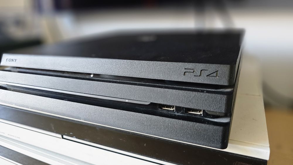 Vand consola PS4 Pro