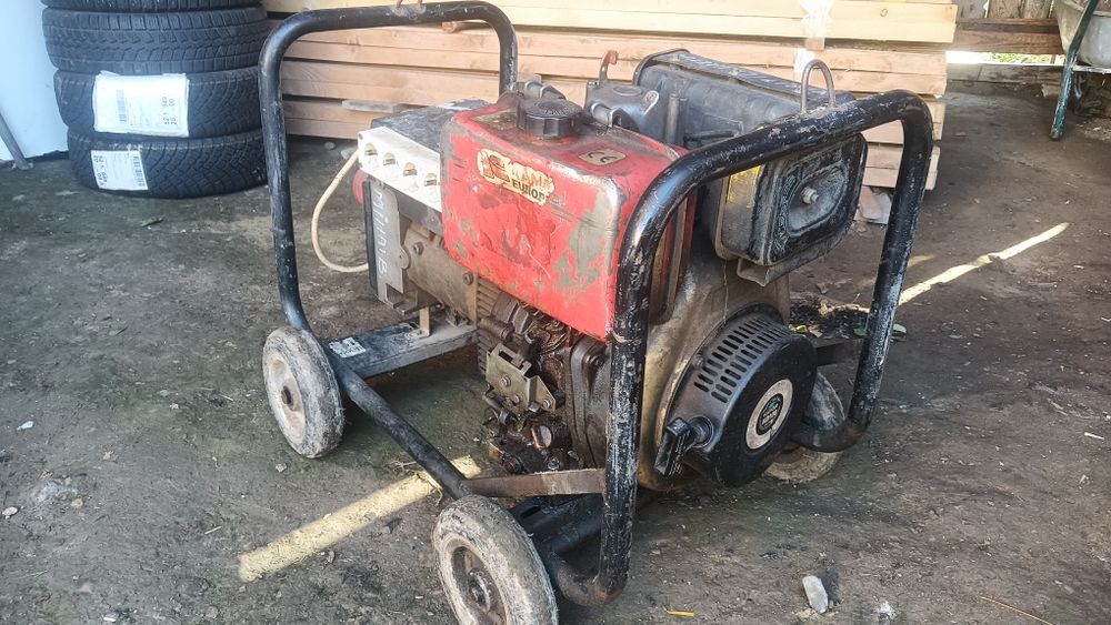 Generator de curent trifazic pe motorină