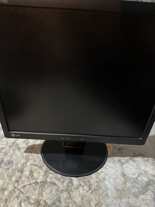 Монитор в хорошем состояние