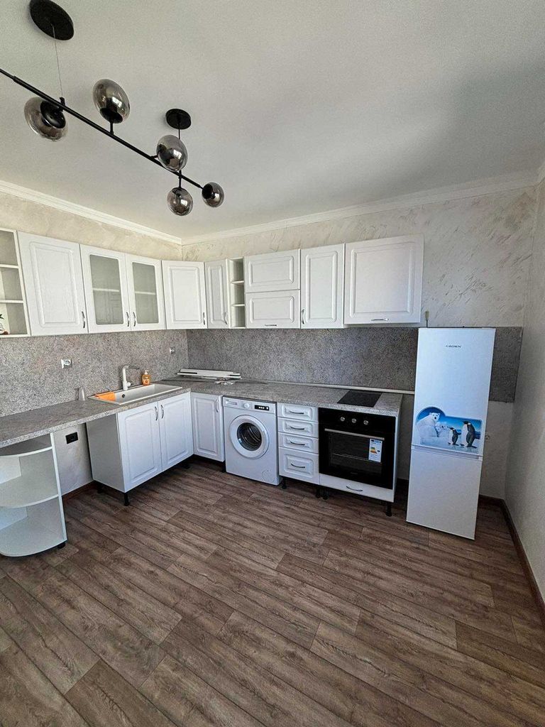 Дава се под наем Двустаен апартамент в Бургас, Ветрен - 75 кв.м за 325 € - Снимка #1