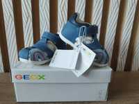 Чисто нови бебешки обувки / сандали Geox