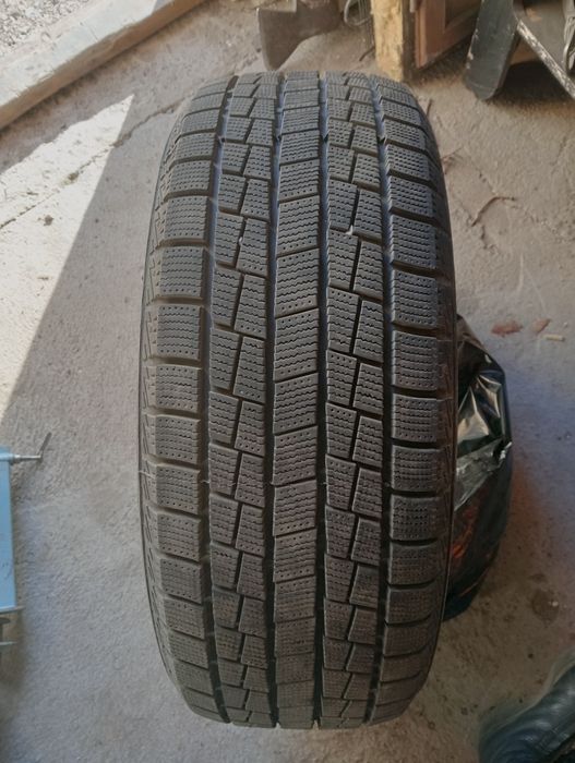 Шина зимняя почти новая