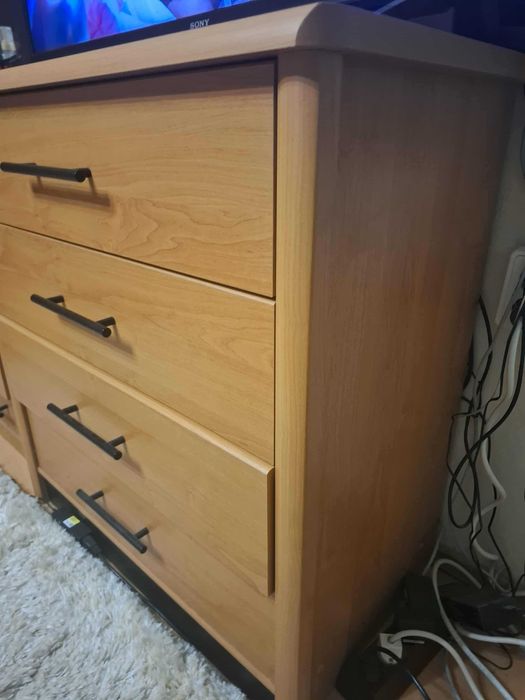 спалня с гардероб шкафчета, комод и тоалетка