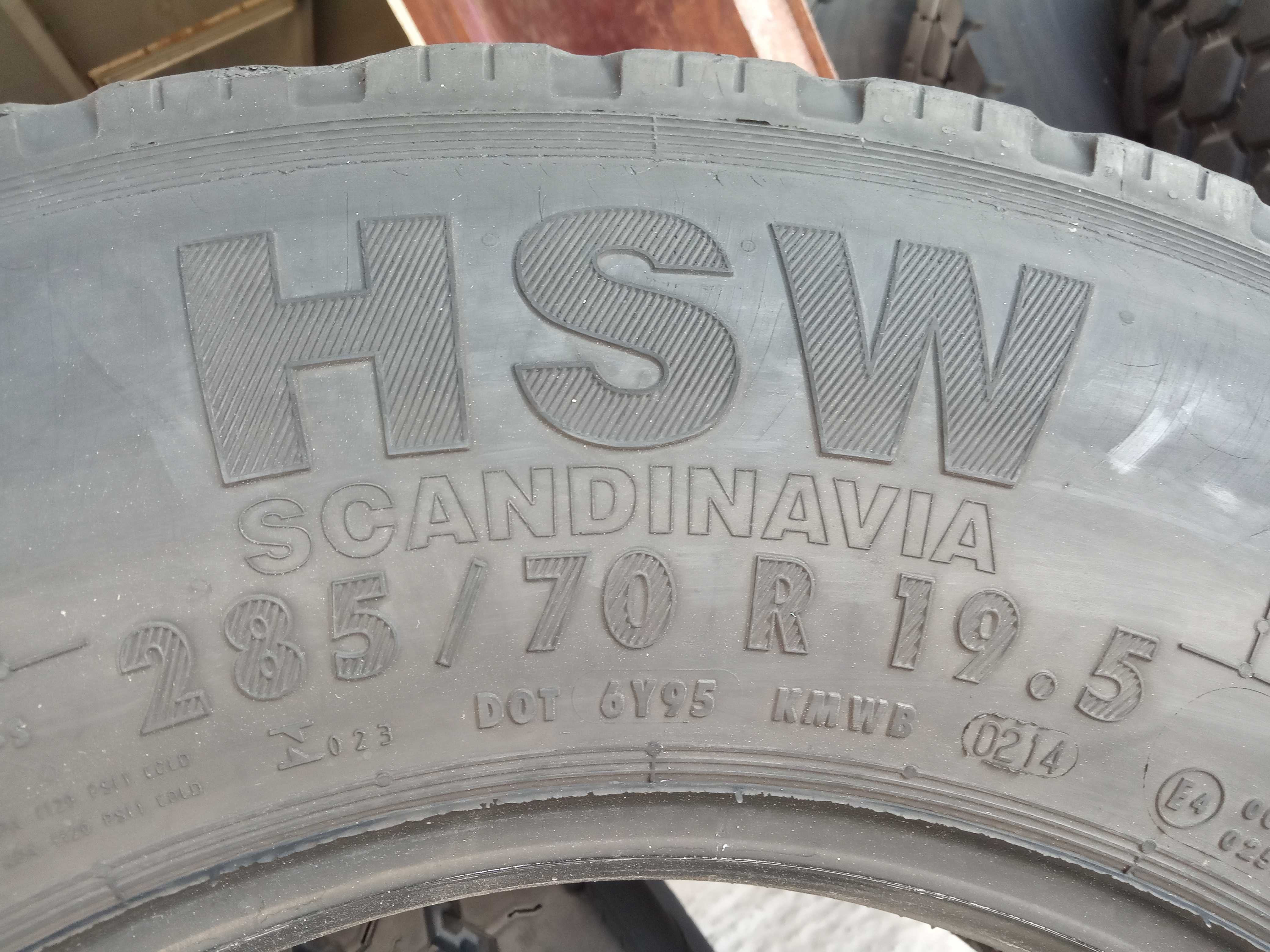 2 тежкотоварни гуми 285/70R19.5 Continental Scandinavia HSW 145/143М