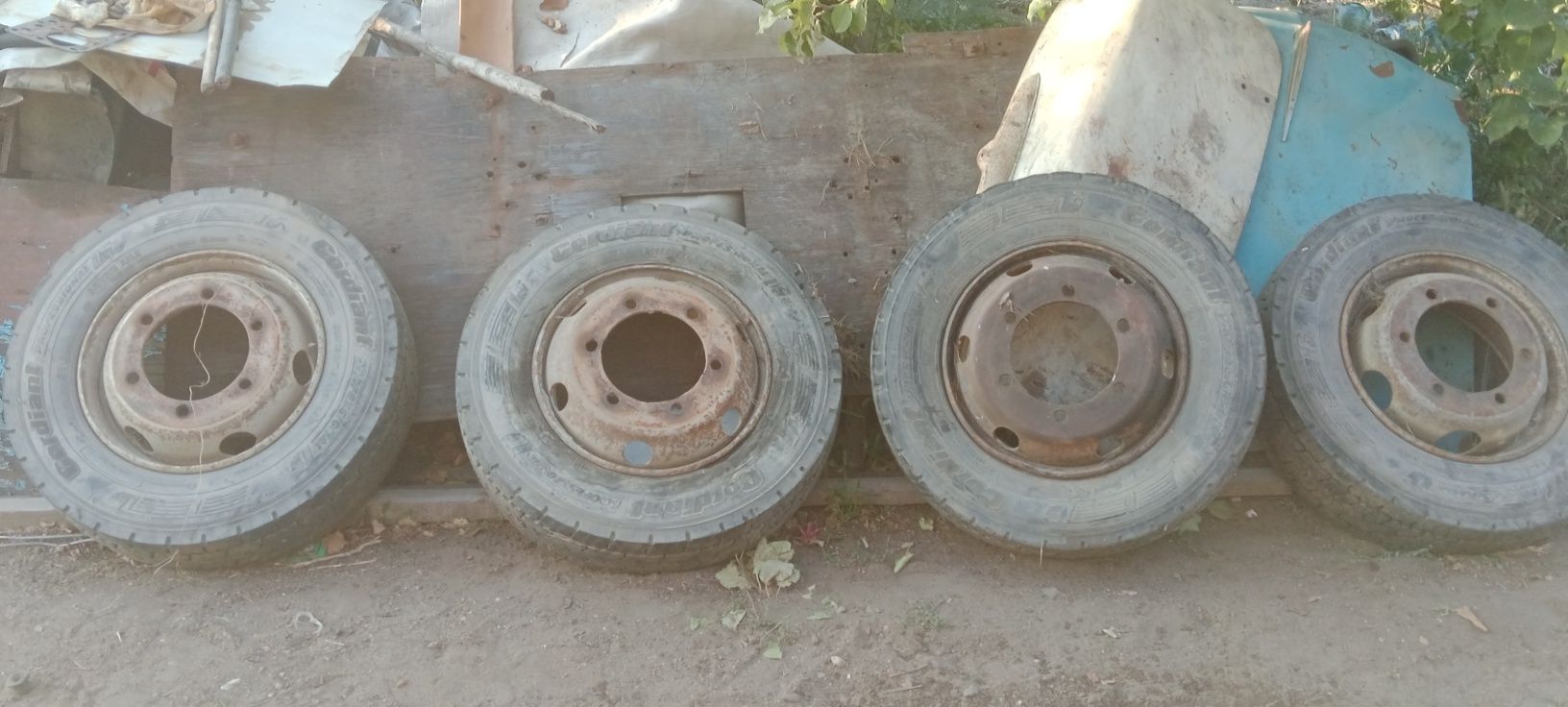 Продам диски и шины зил бычок
