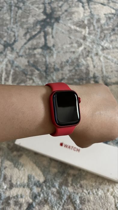 Продается Apple Watch series 8 41mm, red aluminium case
